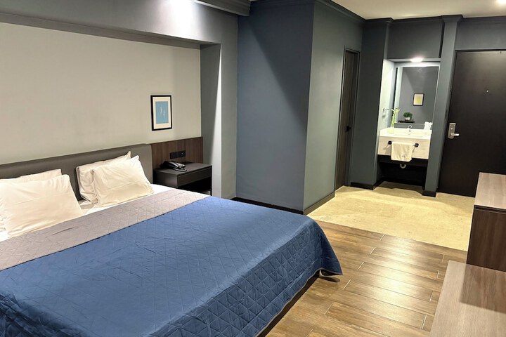 Room 5 of 20
