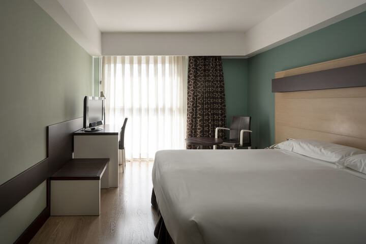 Room 8 of 31