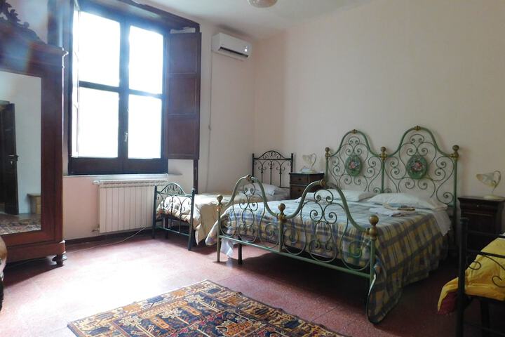 Room 24 of 115