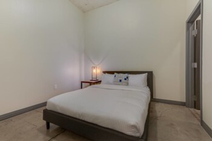 Room 4 of 57