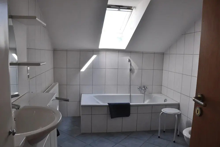 Room 9 of 22