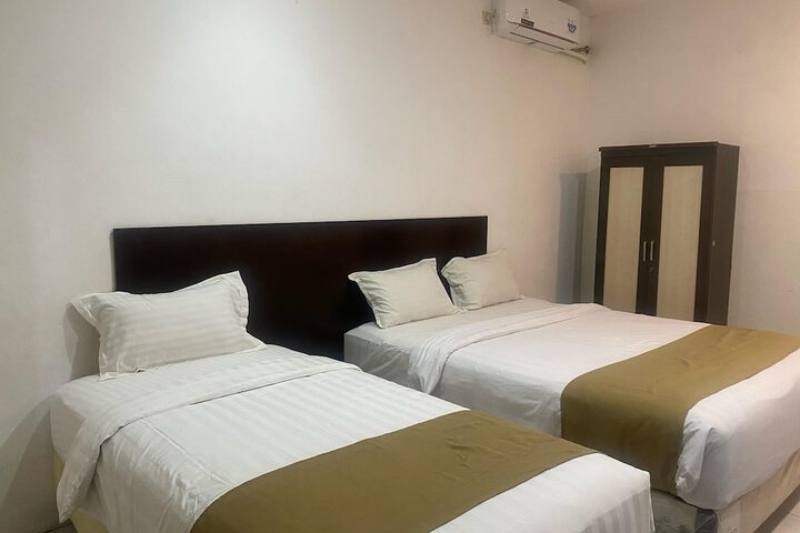 Room 10 of 30