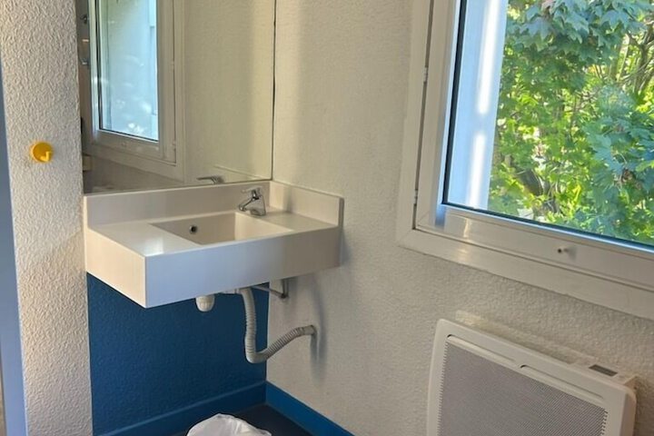 Room 6 of 14
