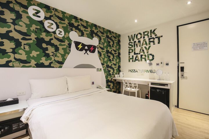 Room 25 of 51