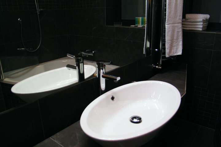 Room 12 of 37