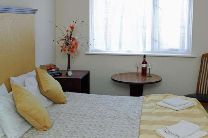 Room 8 of 40