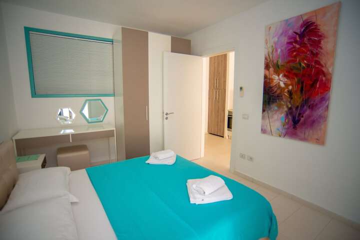 Room 26 of 163