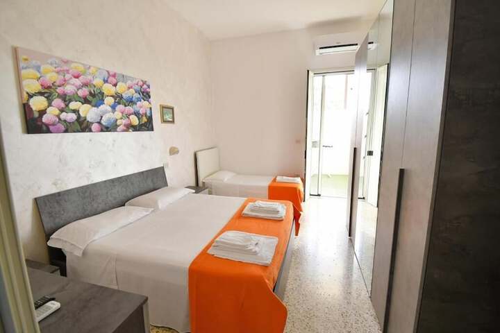 Room 7 of 28