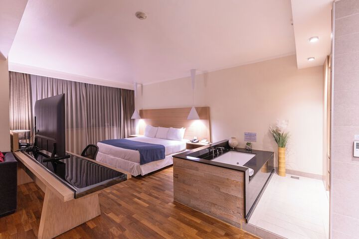 Room 16 of 35