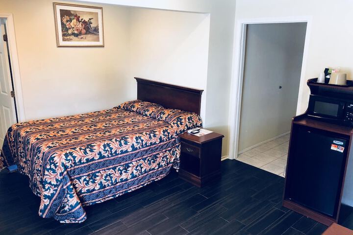 Room 3 of 7