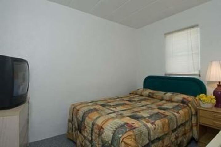 Room 6 of 11