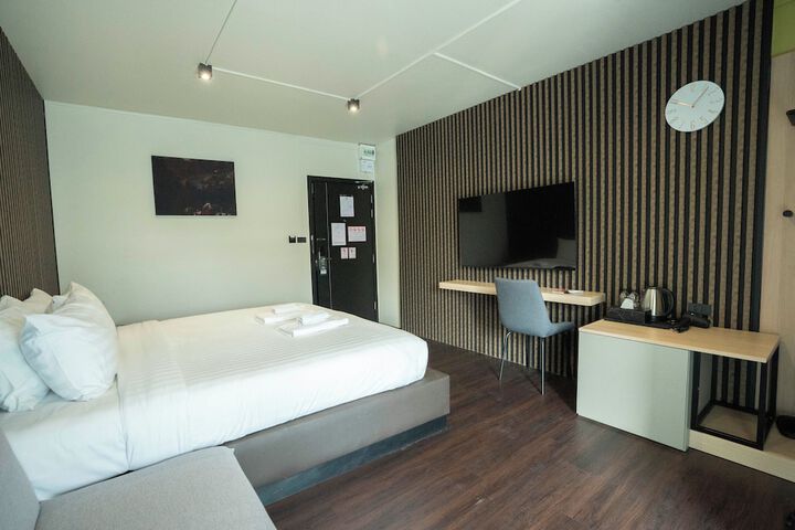 Room 16 of 96