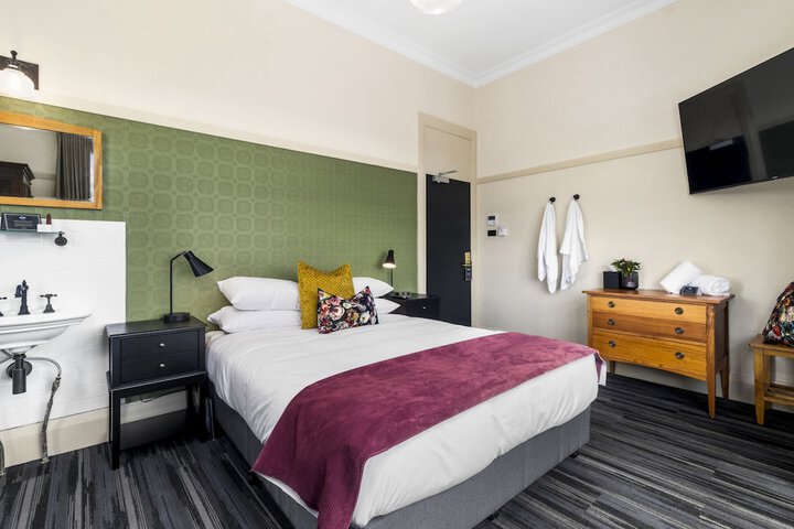 Room 10 of 61