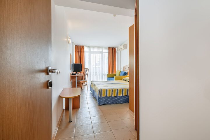 Room 9 of 35