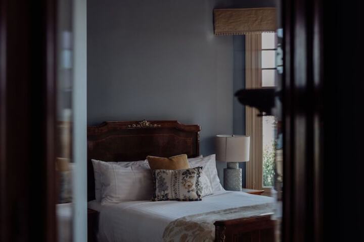 Room 3 of 74