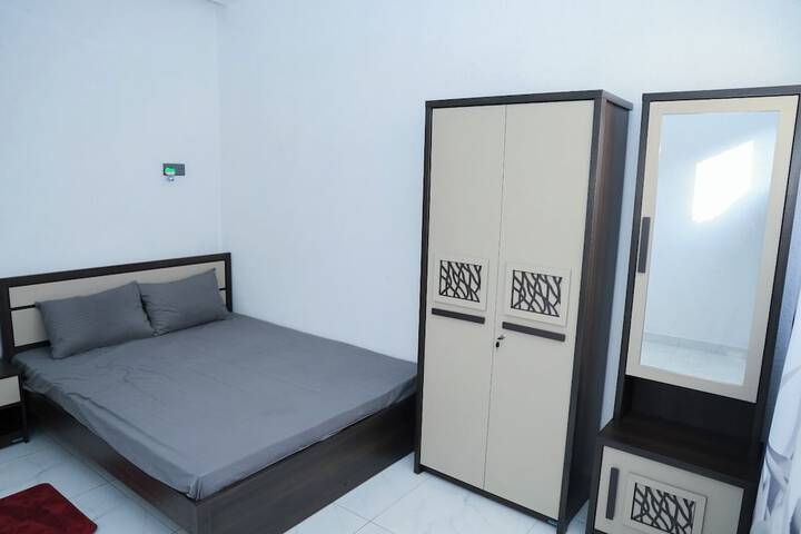 Room 4 of 18