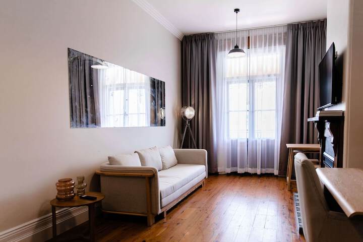 Room 33 of 65