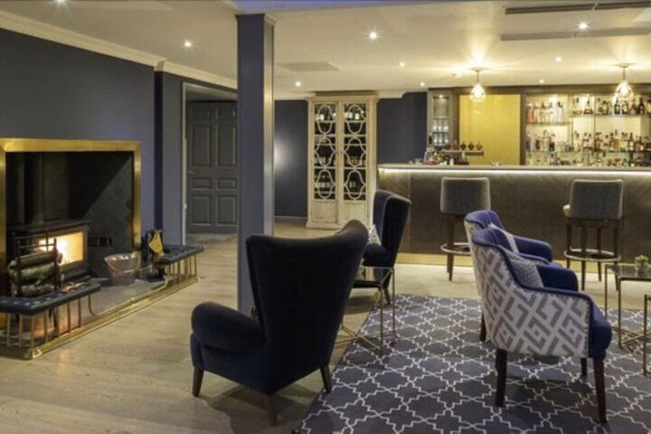 Lounge 51 of 64