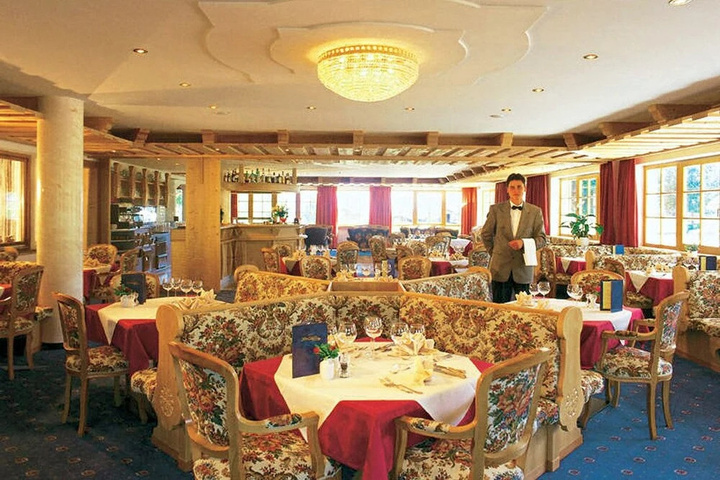 Dining 16 of 22