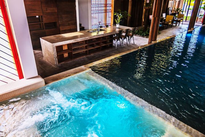 Pool 10 of 24