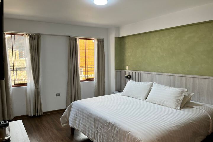 Room 8 of 18