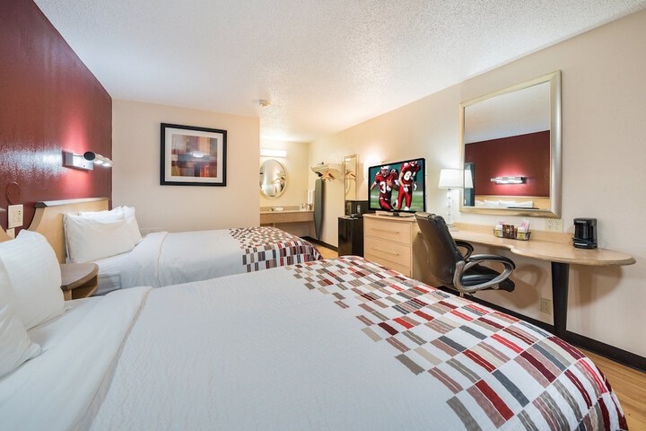 Quadruple Deluxe Queen Bed (3 of 8)