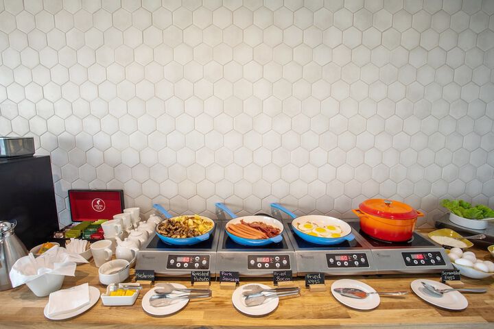 Breakfast/Coffee Service 70 of 112