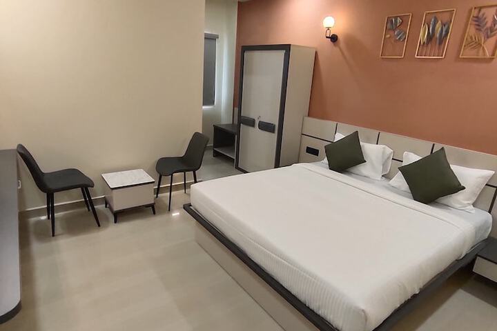 Room 13 of 114