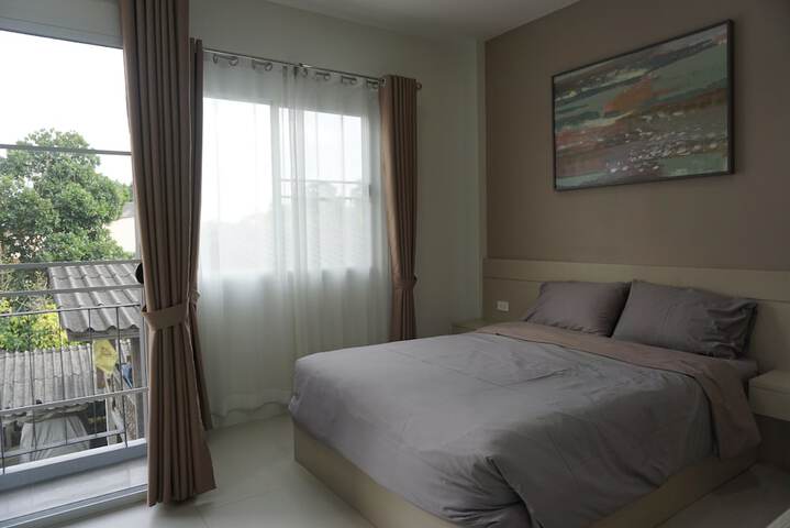 Room 7 of 32