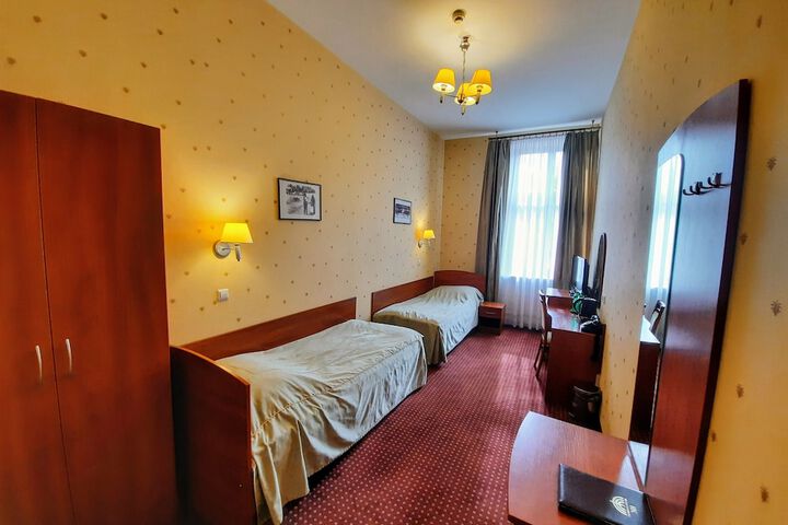 Room 7 of 33