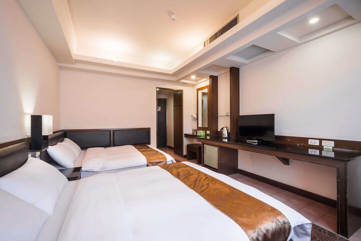 Room 17 of 46