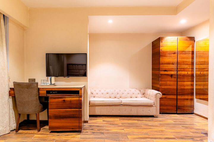 Room 33 of 52