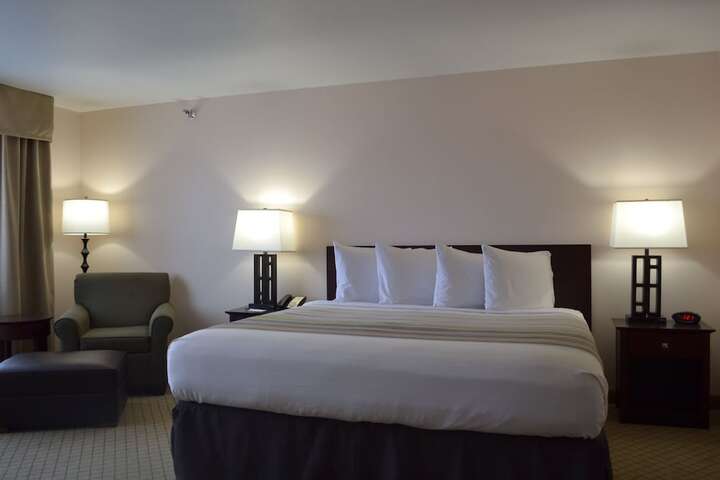 1 King Bed (7 of 18)
