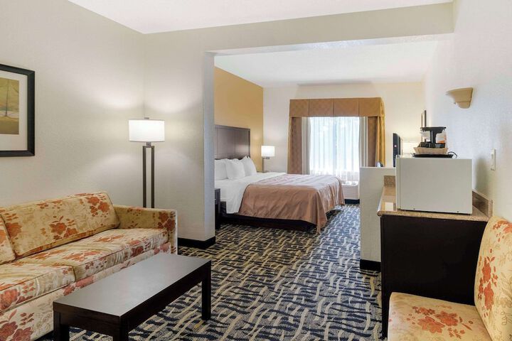 1 King Bed (2 of 10)