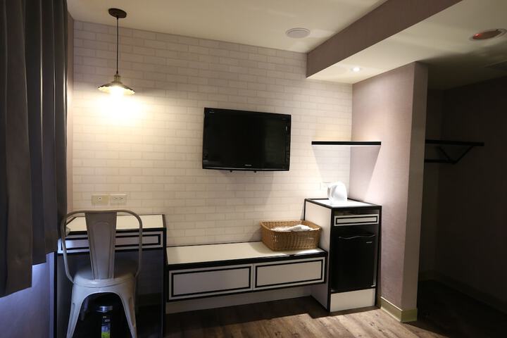 Room 8 of 50