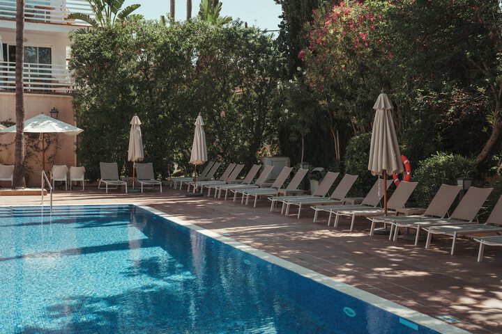 Hotel with Pool