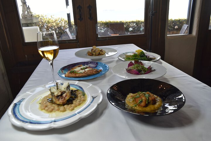 Dining 32 of 67