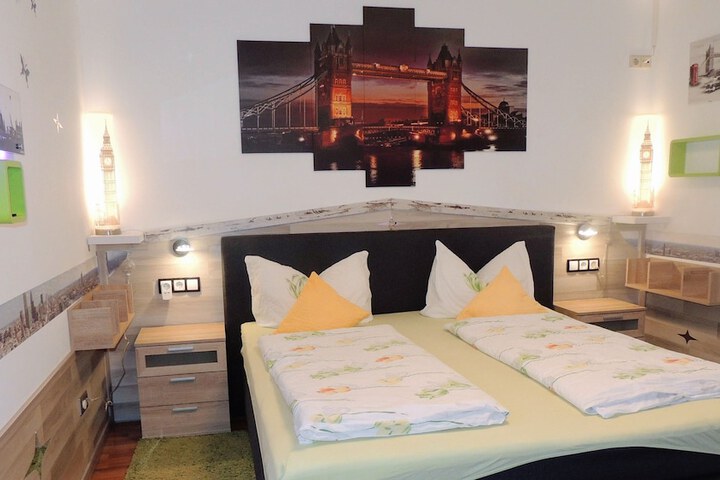 Room 82 of 272