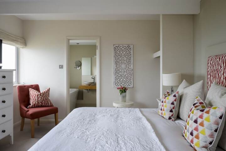 Room 5 of 68