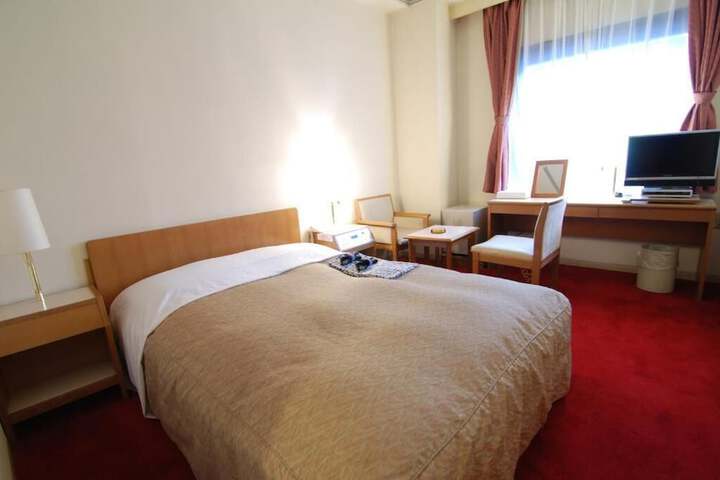 Room 12 of 28