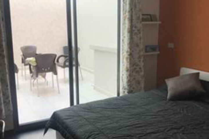 Room 4 of 18