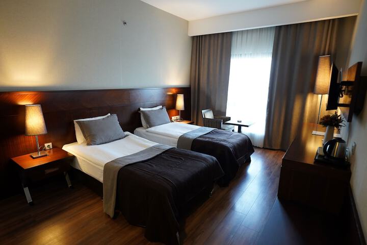 Room 6 of 23