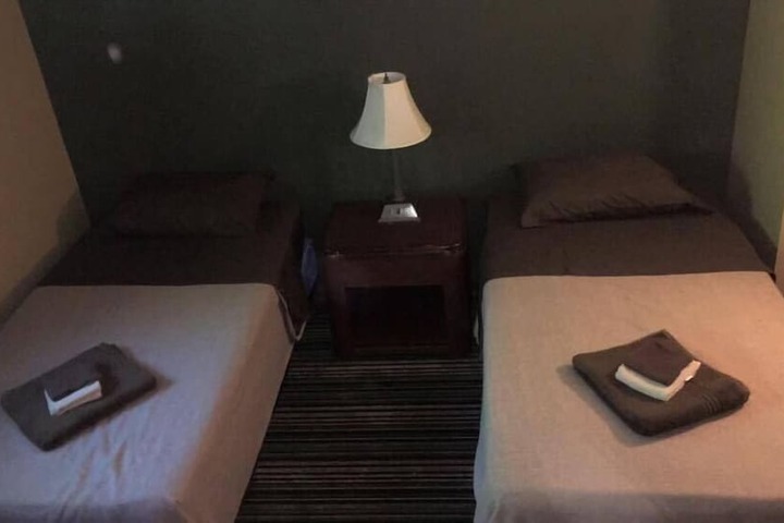 Room 4 of 8