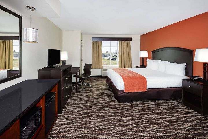 1 King Bed (10 of 12)