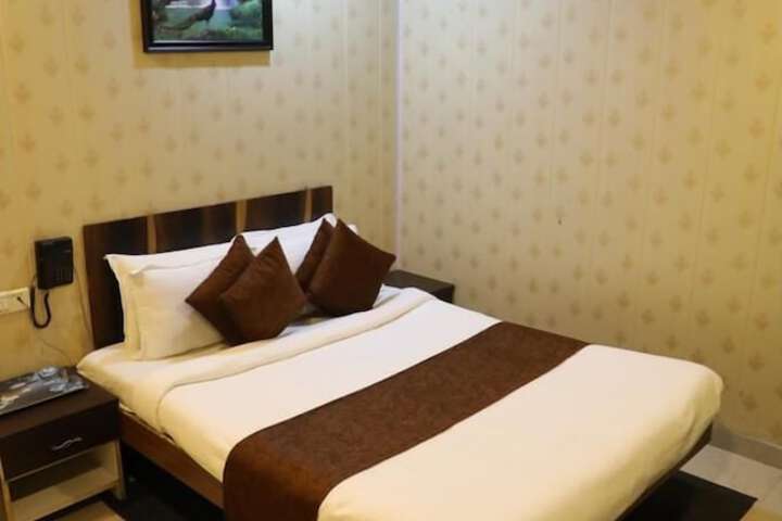 Room 13 of 42