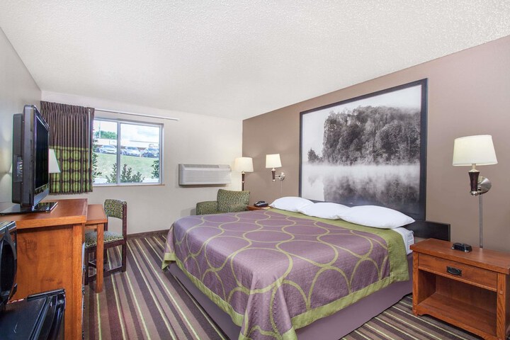 1 King Bed (7 of 9)