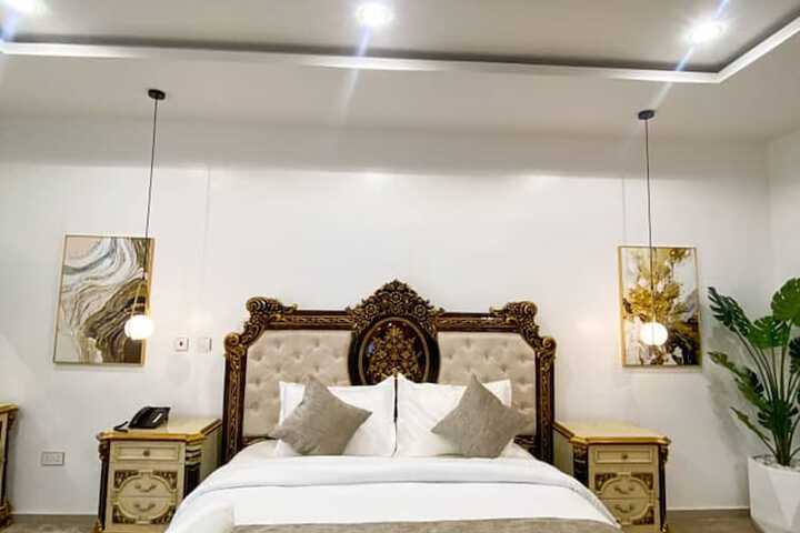 Room 15 of 44
