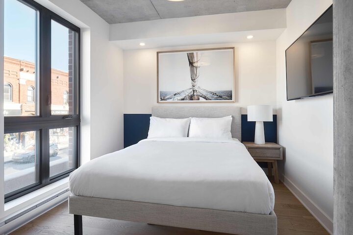 209 2nd Floor Studio Murphy Queen Bed with Balcony (88 of 95)