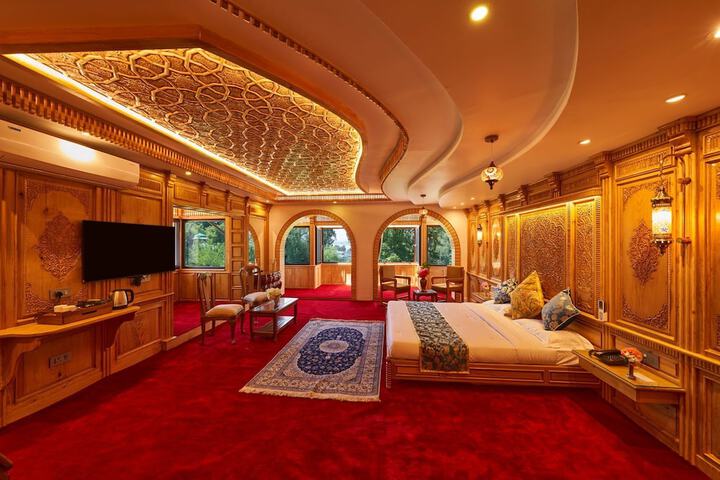 Room 32 of 47