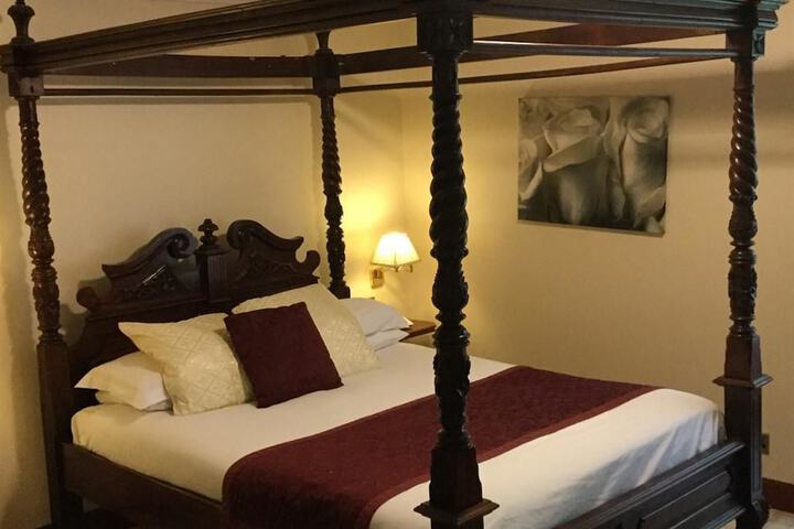Room 8 of 43